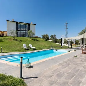 Сasa de vacaciones Idem, Baza